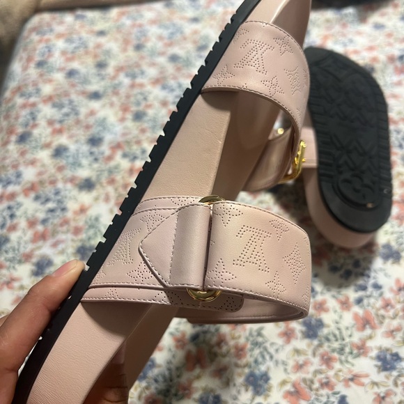Authentic Louis Vuitton Bom Día Flat Mules - Picture 4 of 7
